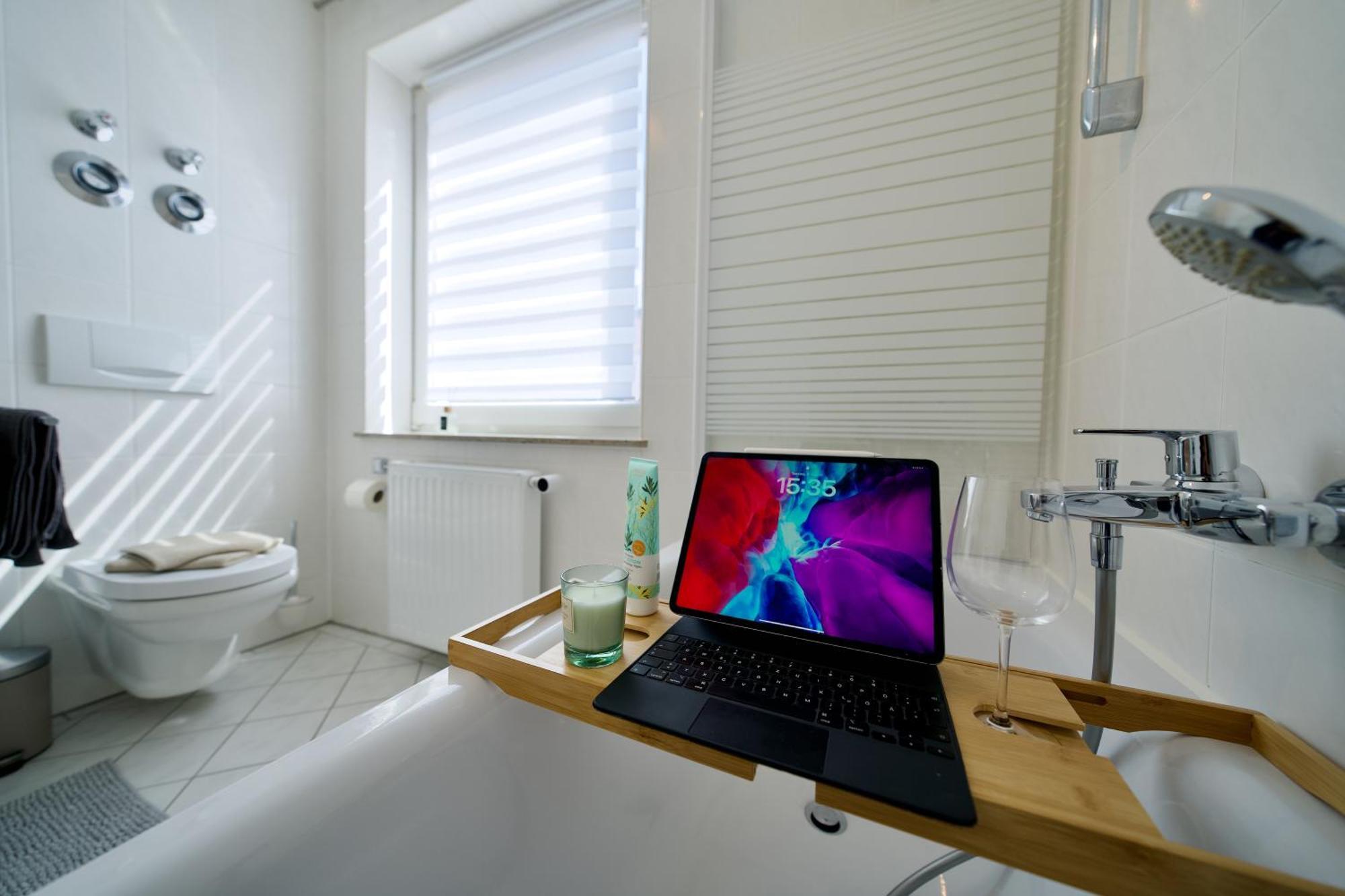 شقة Edler Wohnraum Schwanenteich-Oase Mit Balkon, Kaffeevollautomat, Lift & Parkplatz اتسوكو المظهر الخارجي الصورة